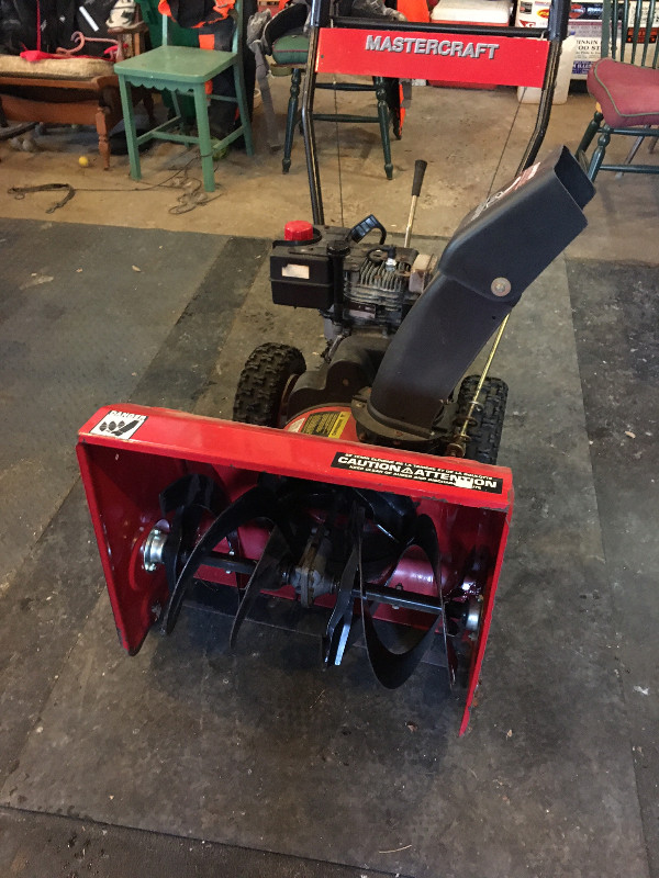 5 hp 2-stage snowblower for sale in Snowblowers in Barrie - Image 2
