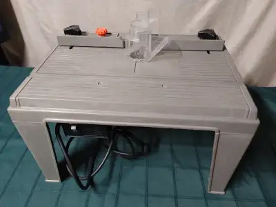 In nice condition, see pics for details Router Table, Router Router Work Table, 18 in x 13in x 11 in...