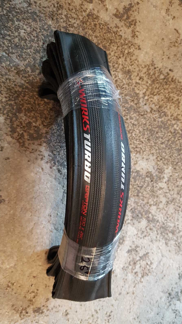 2 tires Specialized S-works Turbo. dans De route  à Ville de Montréal