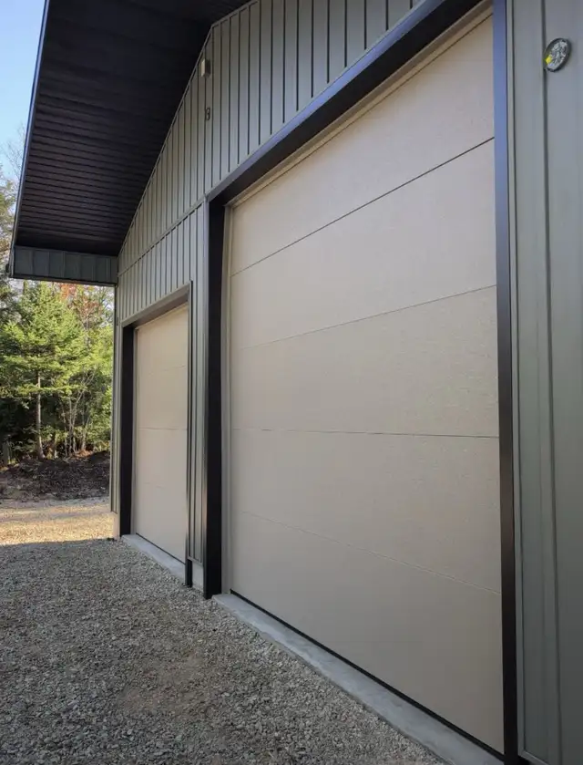 Garage doors SUPPLER in Garage Doors & Openers in Granby - Image 5