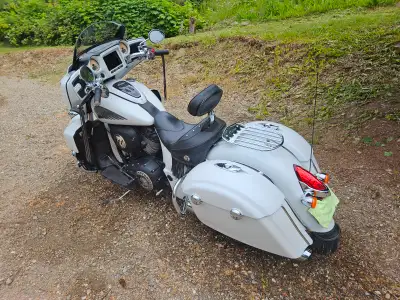 One owner, 36,000 kms. White smoke color. Thunderstroke 111 cu in engine, 1811 cc. Full lowers, heat...