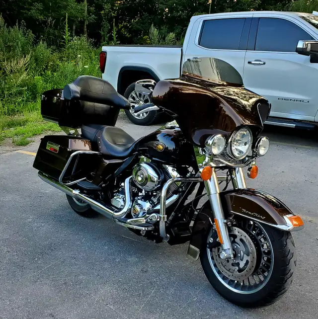 2013 Harley Davidson Road King in Touring in Ottawa - Image 2