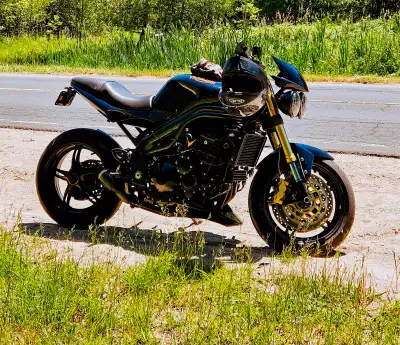 Good Condition. Beautiful Bike. New Pads. Triumph Gelseat (adds +1" to ride height), also comes with...