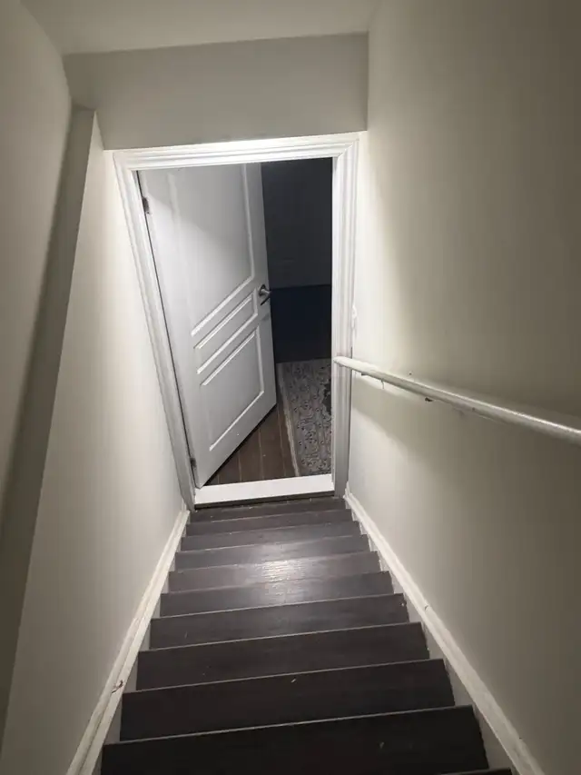 1 Bedroom Basement for Rent – Utilities & Internet Included | Mi in Long Term Rentals in Oakville / Halton Region - Image 3