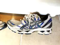 Asics Gel Nimbus Mens Running Shoes 9US Souliers de Course