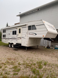 2002 Frontier 5th wheel camper