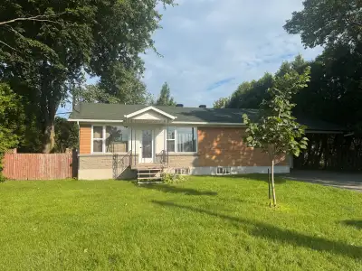 Logement 3 1/2 à louer à Victoriaville tout inclus : chauffé, éclairé et Internet. Semi-meublé : fri...