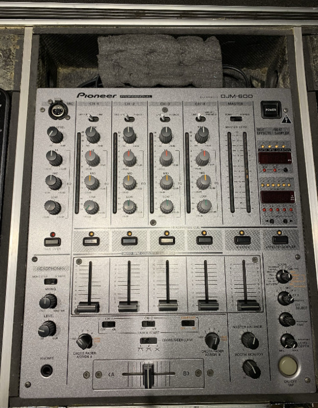 DJ Equipment - Pioneer CDJ mk3 1000, DJM 600, Odyssey Road Case dans Équipement pour DJ et sonorisation  à Ville de Montréal - Image 3