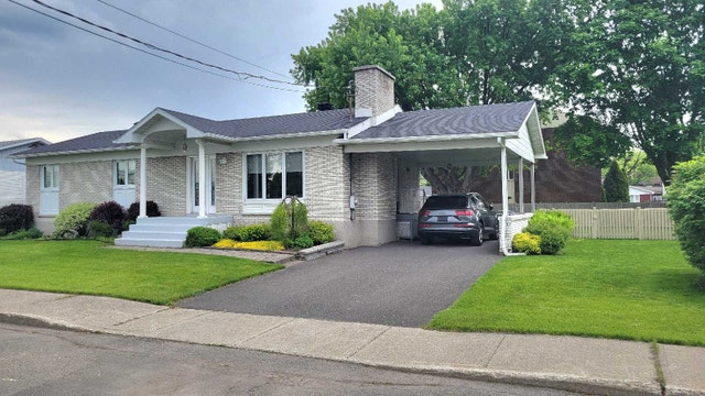 Bungalow en briques et grand terrain — photo 1