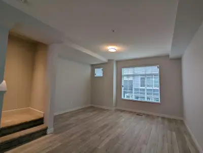 3 Bed + Den / 3 Bath Townhome in Willoughby, Langley, available immediately. Modern 2022-built townh...