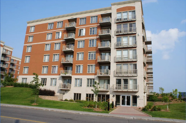 Top Floor Two Bedroom Condo dans Condos à vendre  à Ouest de l’Île