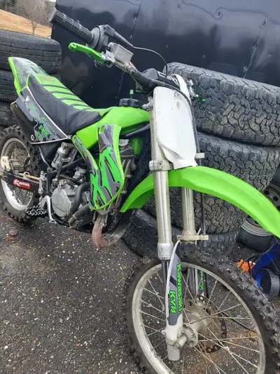 Kx100 2000 avec papier refaite a neuf 2200$ échange contre petits 4 roues ou faite un offres je peux...