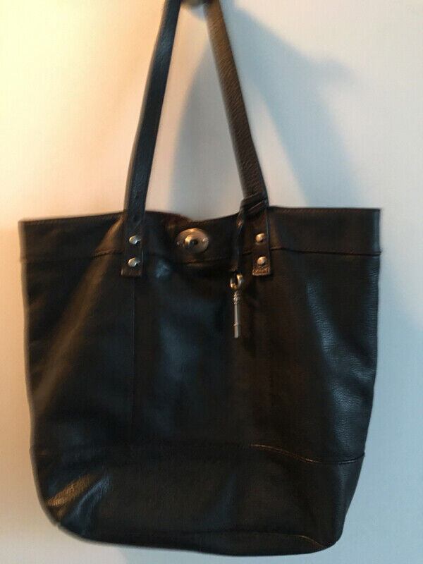 Fossil Black Leather Tote Bag dans Femmes - Sacs et portefeuilles  à Ville de Montréal - Image 3