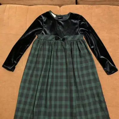 Girl's velvet topped green plaid Christmas dress size 8, View more