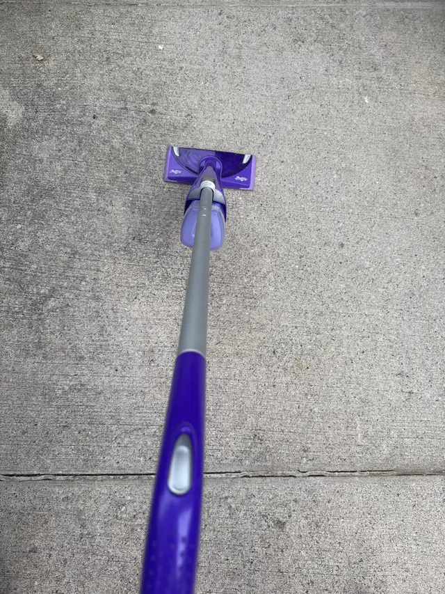 Swiffer WetJet Mop in Vacuums in Oakville / Halton Region - Image 5