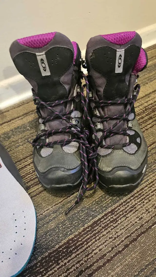solamon hiking comet gtx 3D womans 6.5 / 38 goretex  in Women's - Shoes in Edmonton - Image 8