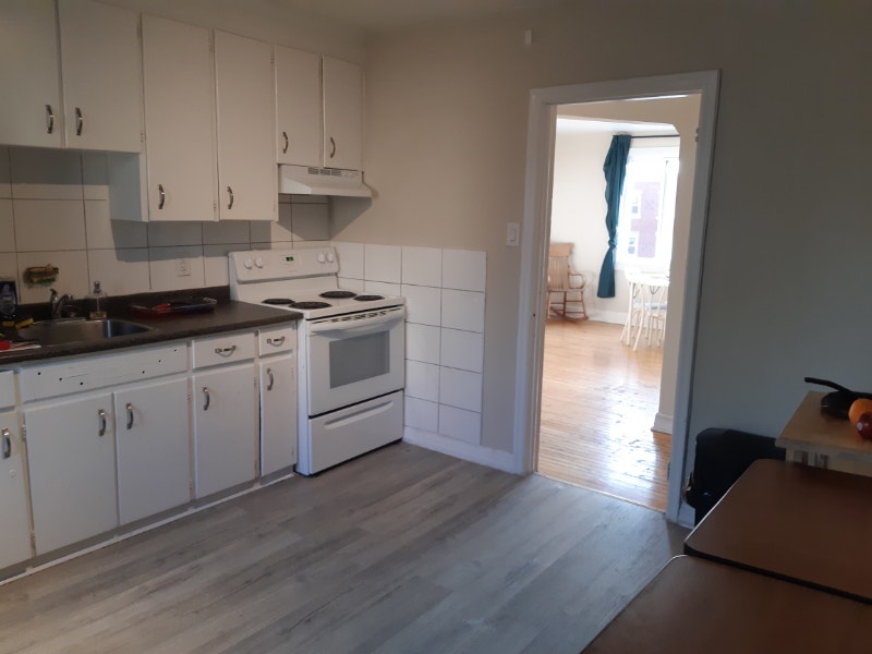 July 1 1649 2 Bed, 1 Bath Renovated Beachwood / Vanier Long