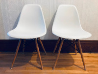 Lot 2 Chaises Blanches Style Herman Miller Dowel White Chairs