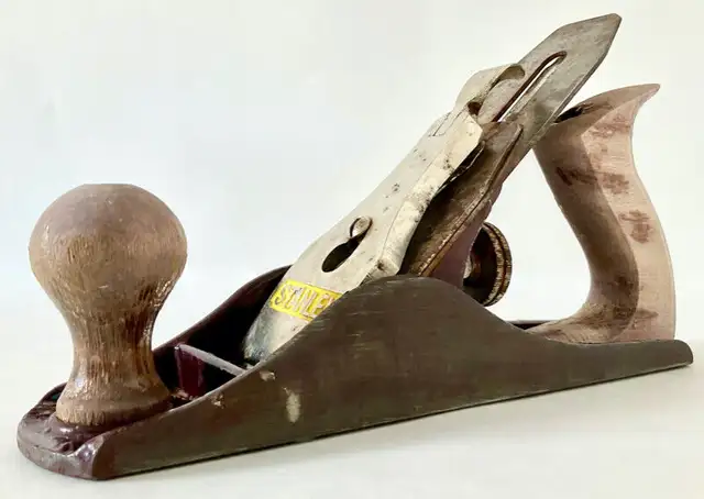 Antiquité 1950 Collection. Rabot à main en bois STANLEY Canada in Arts & Collectibles in Lévis - Image 2