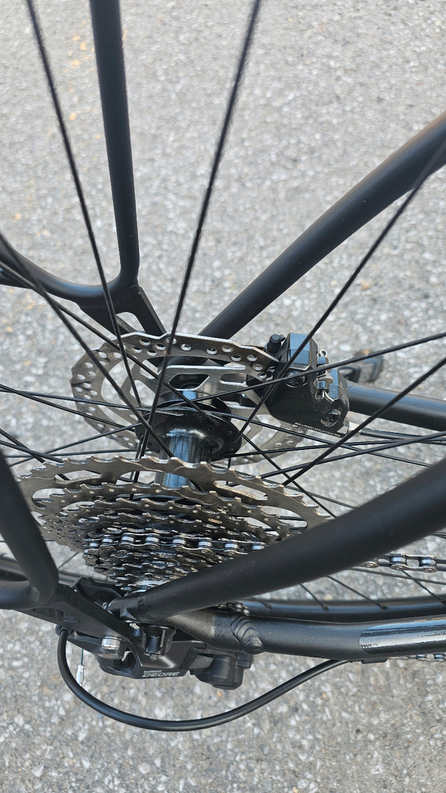 Trek FX 3 Disque Stagger excellent état tout inclus dans Randonnée, ville et hybrides  à Ville de Montréal - Image 4