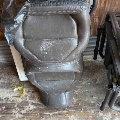 Gl1500 seat and 2 back rest good shape been rapped up in storage no longer have the bike