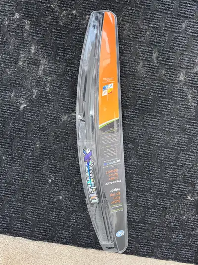Keep your windshield clear with this brand new UltimaX 24" wiper blade, designed for optimal perform...