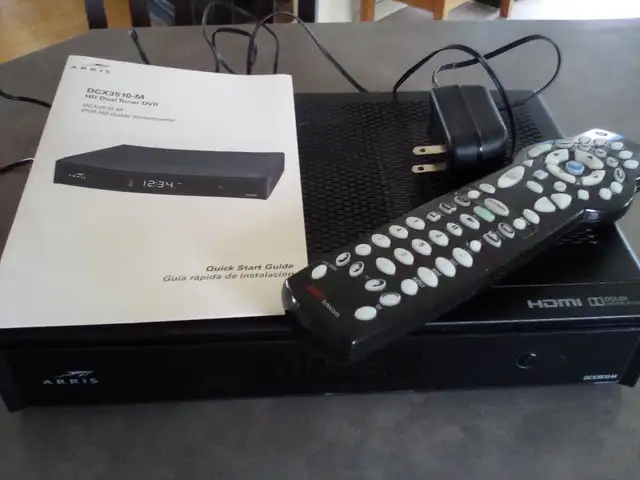 Décodeur enregistreur Cogéco, manette, feuillet intructions. in Video & TV Accessories in Québec City - Image 2