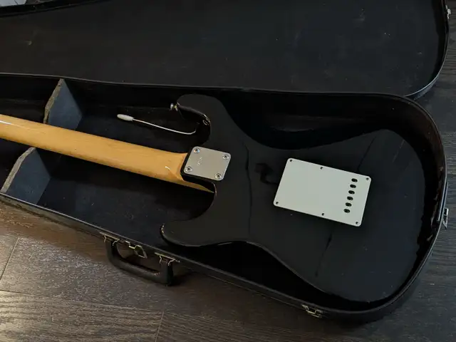 Vintage Japanese Stratocaster Clone from '70s in Guitars in Markham / York Region - Image 9