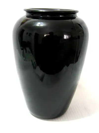 VASE 7" en VERRE  AMETHYSTE FONCER..DARK AMETHYST GLASS 7" VASE, View more