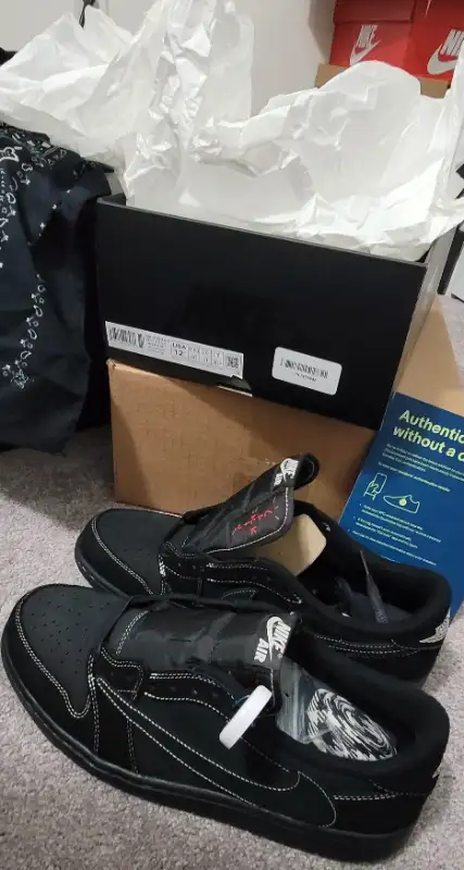 Travis Scott  Air Jordan 1 Low Black Phantom Sz 12 New in Men's Shoes in Markham / York Region - Image 4