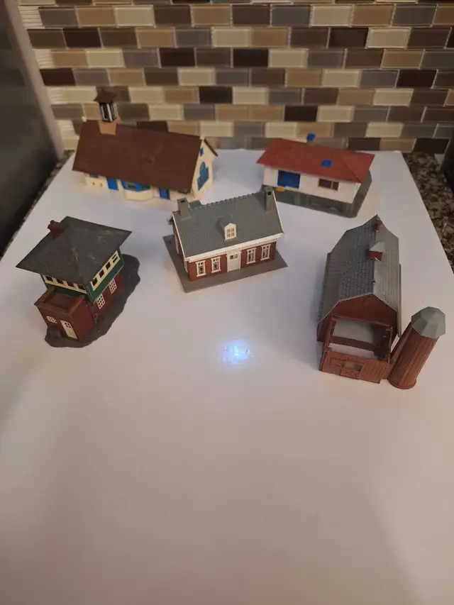 Ho scale model train structures $30 each65561392417665121