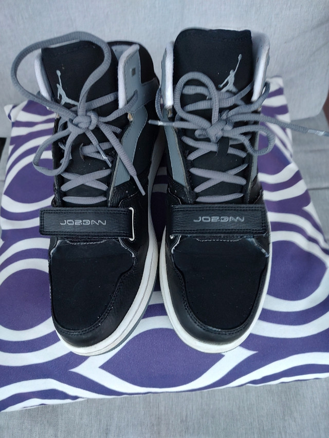 Nike Air Jordan Men's Black Gray Sneakers Like New Size 9.5  in Men's Shoes in Windsor Region - Image 3
