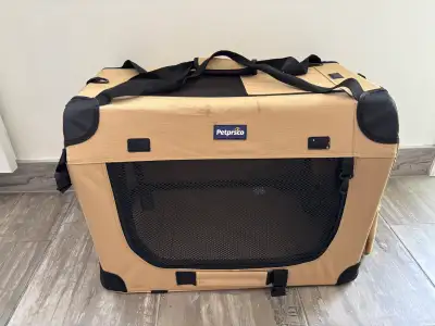 Cage pour chiens ou chats à vendre. Mesures 24x17x17 peut rentrer 2 chats ou 1 chien. Utulisé seulem...