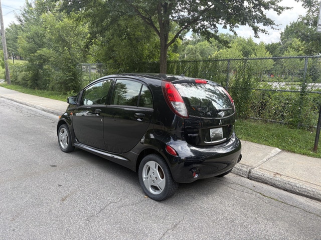 Mitsubishi i-miev 2017 — photo 4