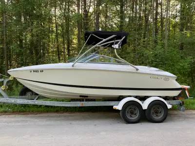 2006 cobalt boat Series 200 20 ft long 5.7L GI Volvo Penta motor and Drive Ski tower Shower/Wet bar...