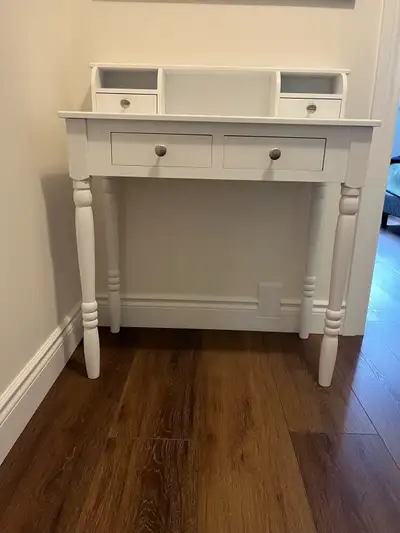 VANITY LIKE NEW, View more