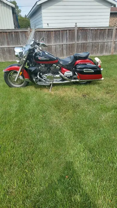 2005 Yamaha Royal Star Venture with air ride suspension cruise control two new tires and battery ask...