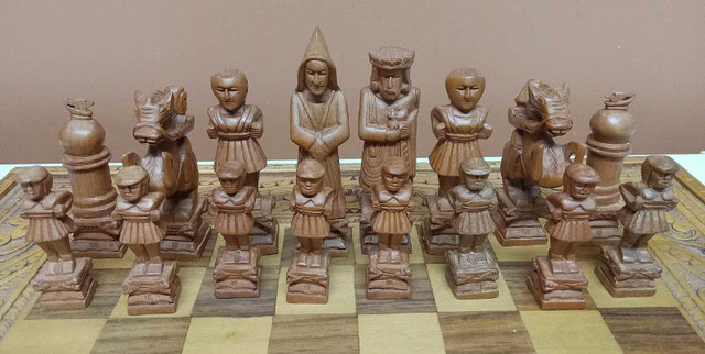 Jeux d'échec et de backgammon en bois sculpté. dans Art et objets de collection  à Ville de Québec - Image 3