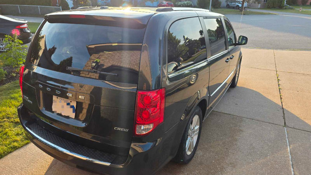 2011 Dodge Grand Caravan Crew Plus in Cars & Trucks in London - Image 3