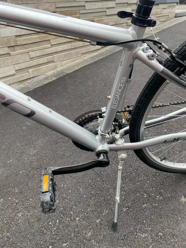 Vélo Bike DCO Élégance 701 comme neuf in Cruiser, Commuter & Hybrid in Laval / North Shore - Image 4