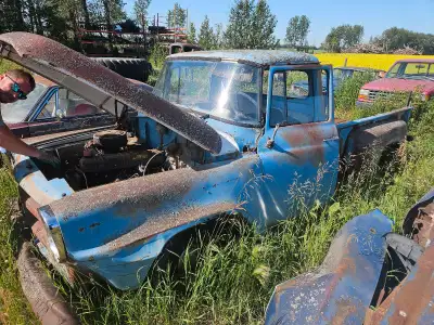 1958 International pickup truck project. Straight 6 engine appears to be seized, missing radiator. O...