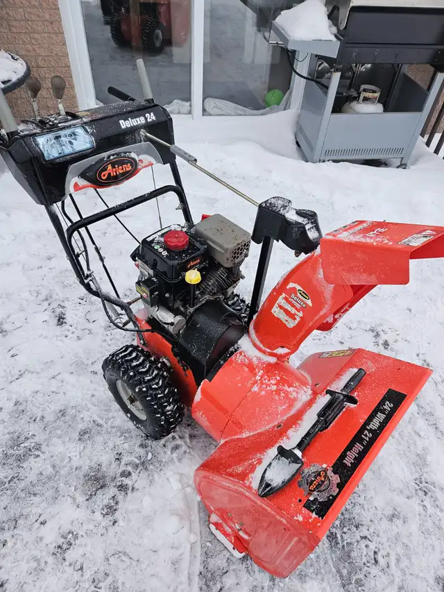Souffleuse ariens deluxe 24 in Snowblowers in Saguenay - Image 4