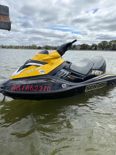 2007 Sea-Doo SUPERCHARGED RXT215 Black/Yellow, runs excellent -well maintained and new battery and w...