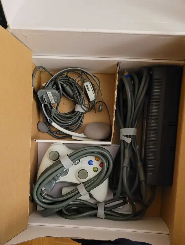 Xbox 360 60GB Indiana Jones/Kung Fu Panda Edition - Xbox - CIB in XBOX 360 in City of Toronto - Image 5