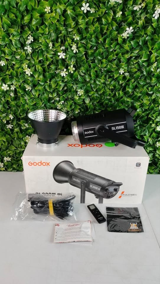 Godox SL150III Studio LED Video Light 160W in Cameras & Camcorders in City of Toronto