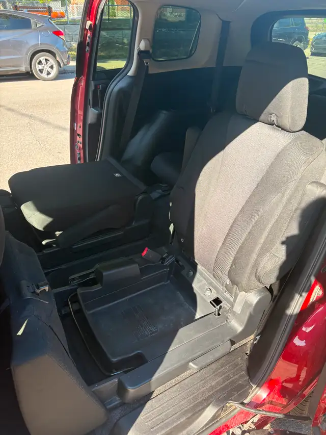 Mazda 5 2015 in Cars & Trucks in City of Montréal - Image 9