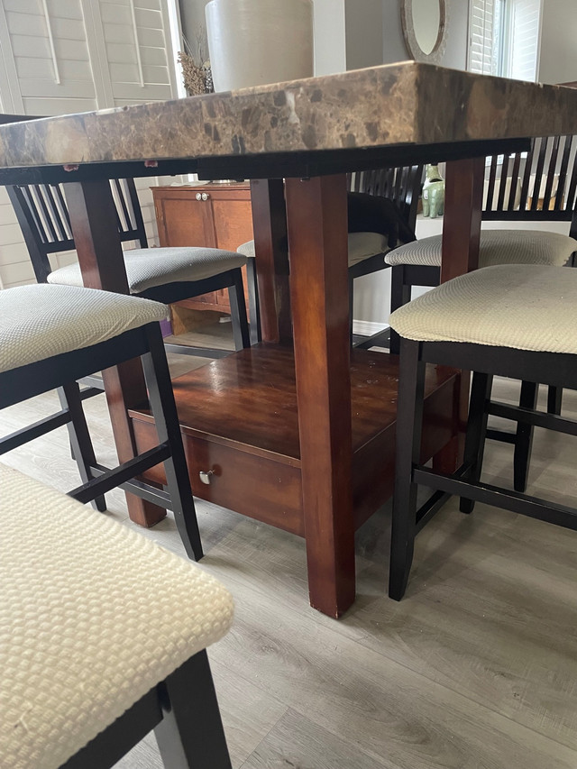 Counter height table with 6 chairs in Dining Tables & Sets in Ottawa - Image 3