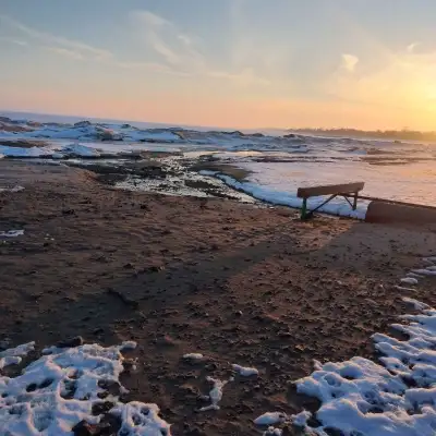 looking for paddleboarders, View more