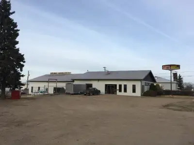 3000 or 6000 Sq.ft Building for rent in N.Battleford. Has large fenced storage 1-306-481-6566