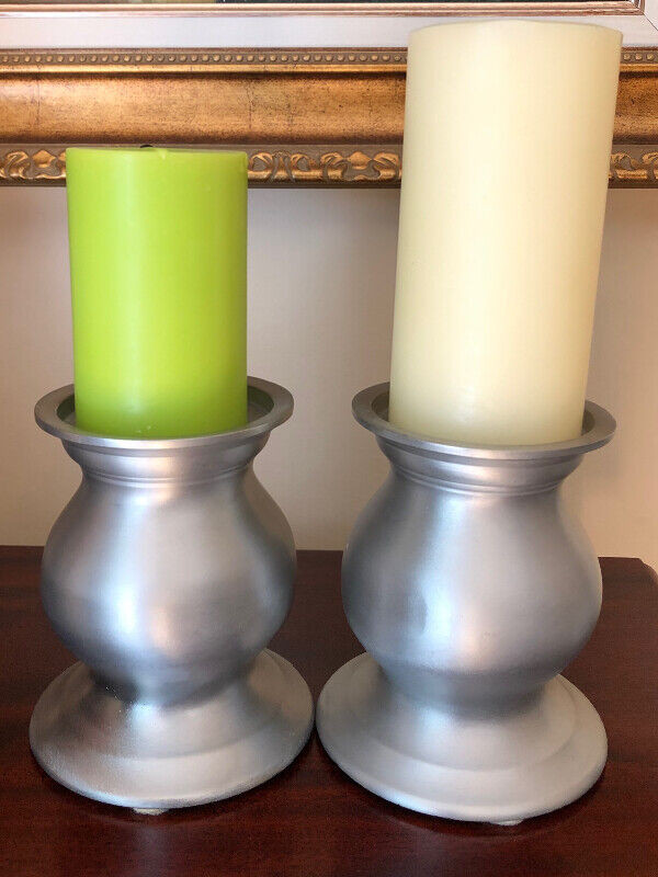 A Pair Polished Vintage Solid Aluminum Candle Holder dans Art et objets de collection  à Ville de Montréal - Image 2